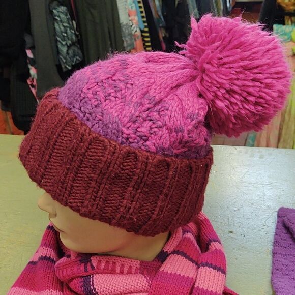 Adorable fuchsia purple and pink pom pom hat with scarf and gloves bundle - Picture 3 of 8